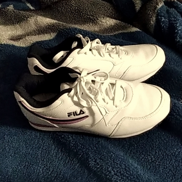 Fila - Picture 3 of 4